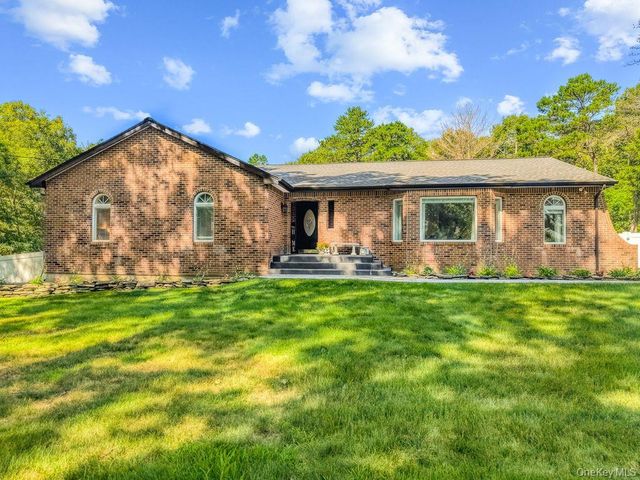 24 Bauer Avenue, Manorville, NY 11949