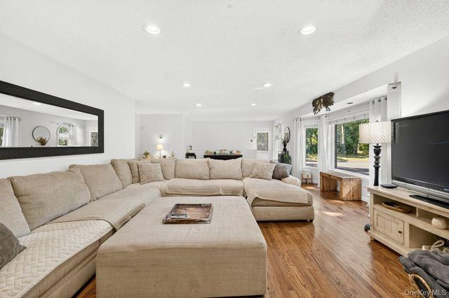 24 Bauer Avenue, Manorville, NY 11949
