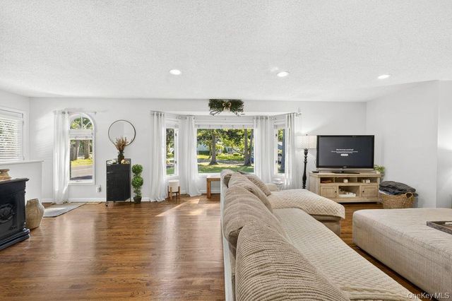 24 Bauer Avenue, Manorville, NY 11949