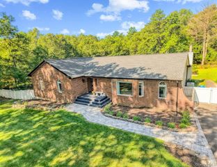 24 Bauer Avenue, Manorville, NY 11949