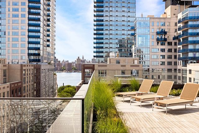 127 KENT Avenue PH2B, New York City, NY 11249