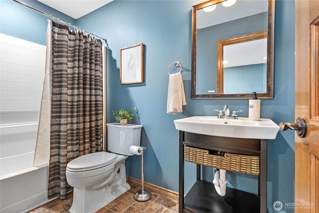 8751 Weidkamp Road, Lynden, WA 98264