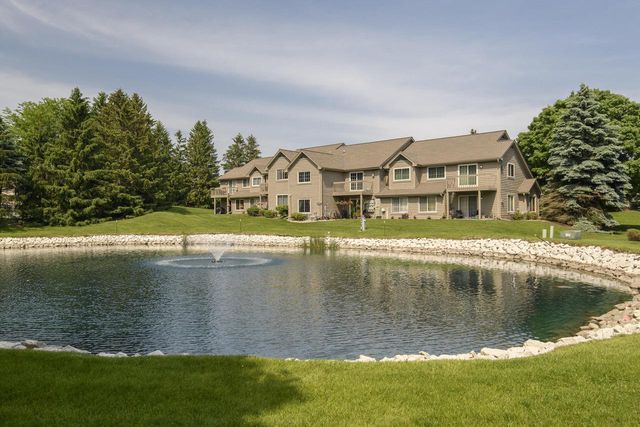 18695 Brookfield Lake COURT #38, Brookfield, WI 53045
