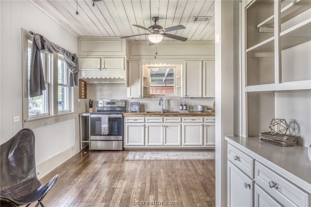 404 West Main Street, Bellville, TX 77418