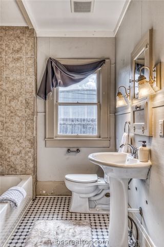 404 West Main Street, Bellville, TX 77418