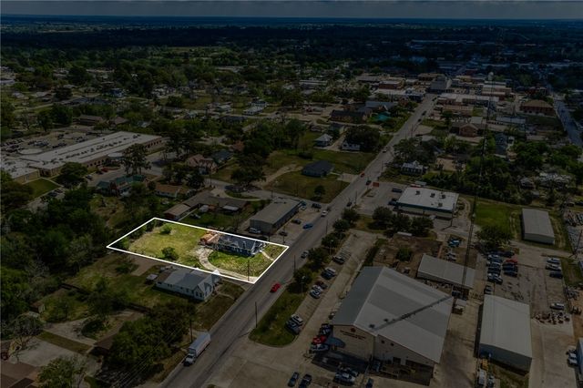 404 West Main Street, Bellville, TX 77418