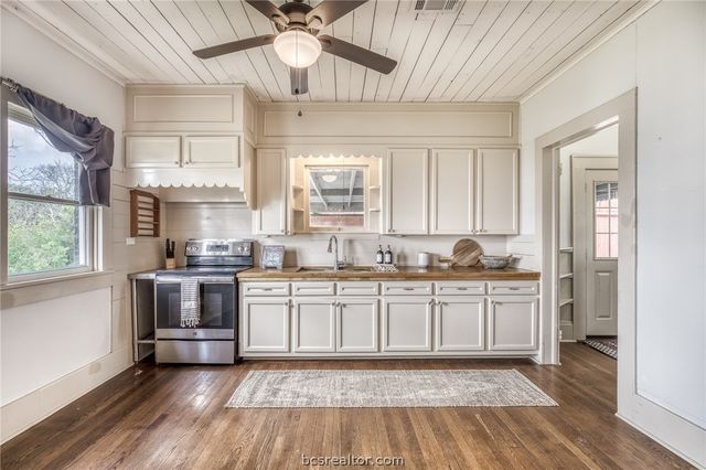 404 West Main Street, Bellville, TX 77418