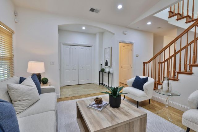 2278 Tuscany Court, East Palo Alto, CA 94303