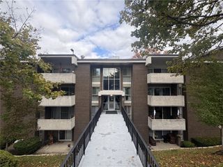 1208 Charlemagne Circle 1208, Ross Twp, PA 15237