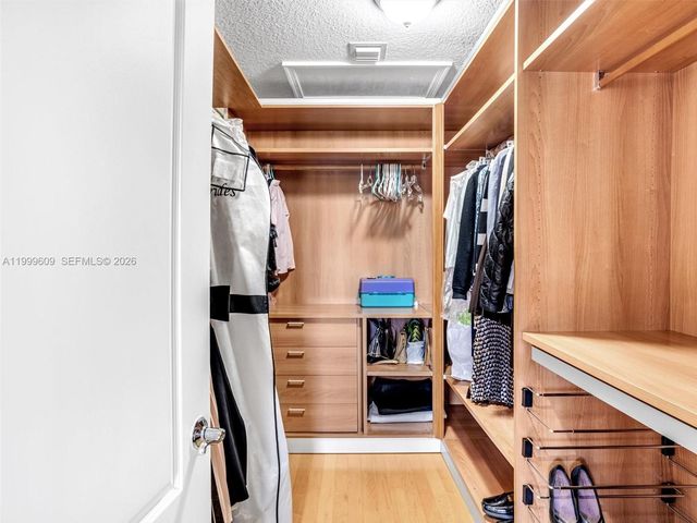 20780 NE 32nd Ave, Aventura, FL 33180