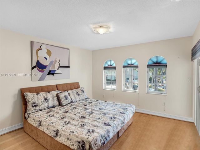 20780 NE 32nd Ave, Aventura, FL 33180