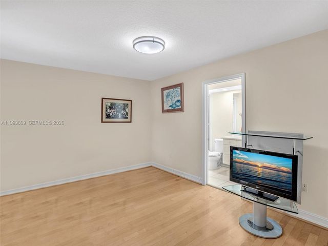 20780 NE 32nd Ave, Aventura, FL 33180