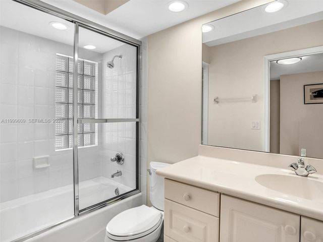 20780 NE 32nd Ave, Aventura, FL 33180