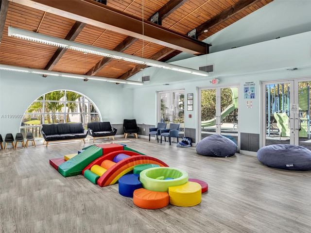 20780 NE 32nd Ave, Aventura, FL 33180