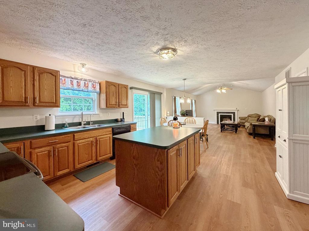 Image 15 of property listing at 6735 EASTERN HILLS ST, Hughesville, MD 20637