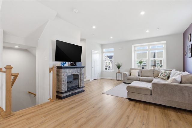 2013 Cade Dr, Monaca, PA 15061