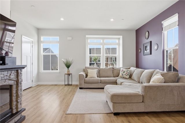 2013 Cade Dr, Monaca, PA 15061