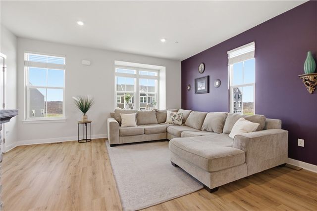 2013 Cade Dr, Monaca, PA 15061