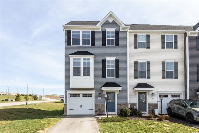 2013 Cade Dr, Monaca, PA 15061