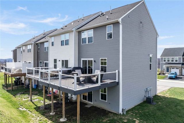 2013 Cade Dr, Monaca, PA 15061