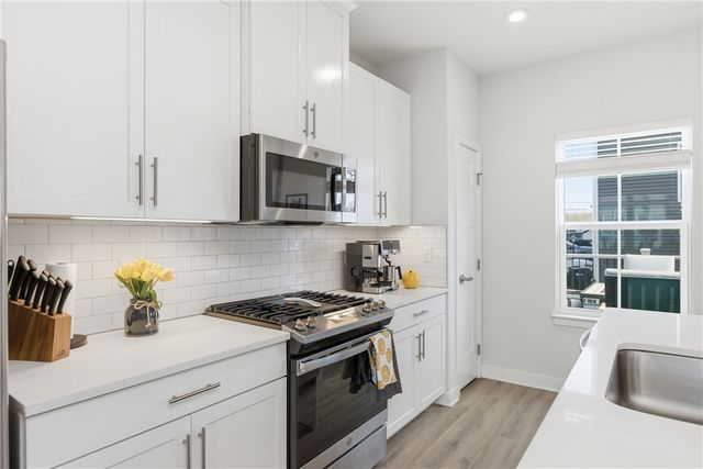 2013 Cade Dr, Monaca, PA 15061