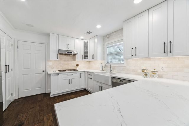 831 Merrick Drive, Sugar Land, TX 77478