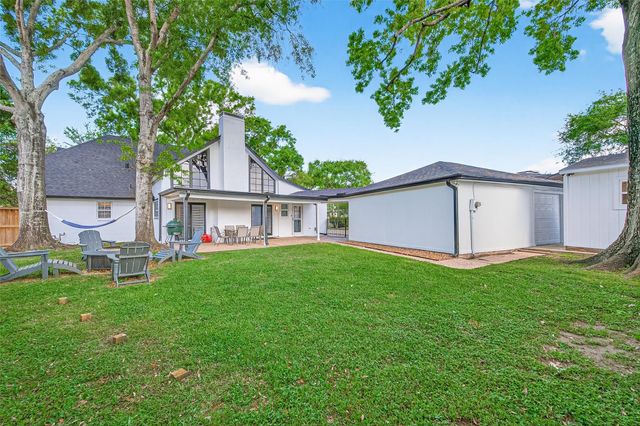 831 Merrick Drive, Sugar Land, TX 77478