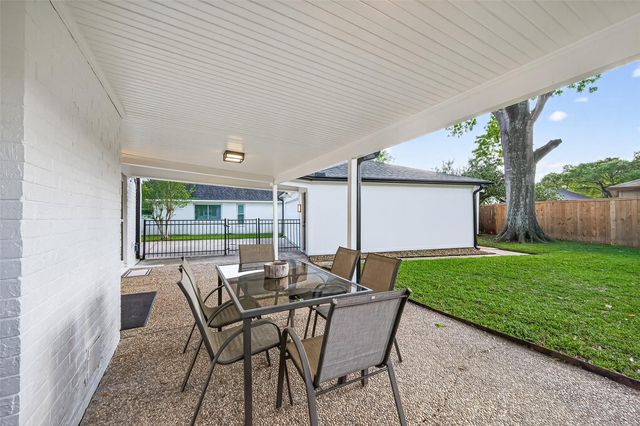 831 Merrick Drive, Sugar Land, TX 77478