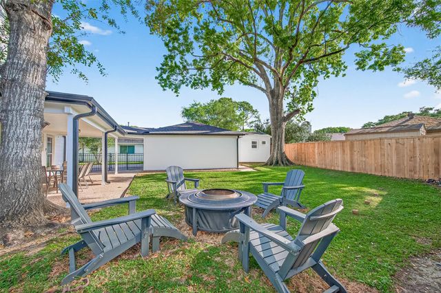 831 Merrick Drive, Sugar Land, TX 77478