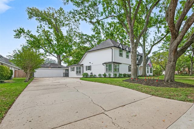 831 Merrick Drive, Sugar Land, TX 77478