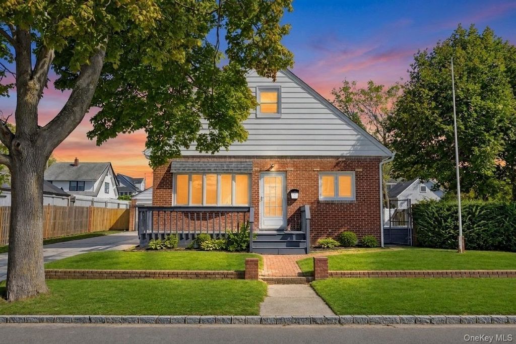 180 N 7th Street, Lindenhurst, NY 11757 — exterior