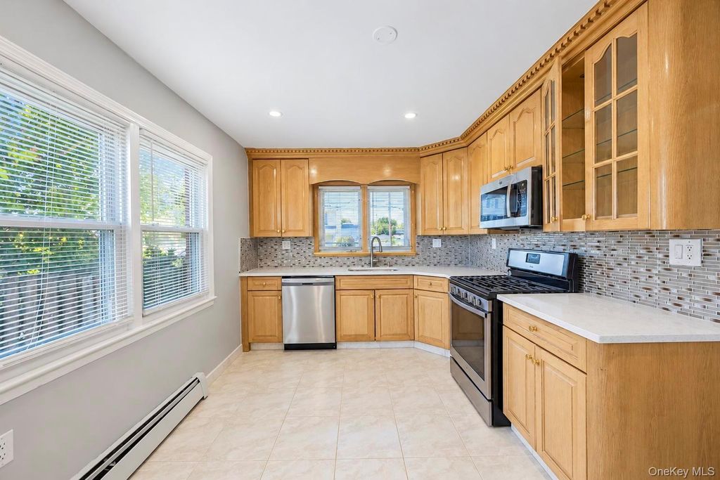 180 N 7th Street, Lindenhurst, NY 11757 — photo 3