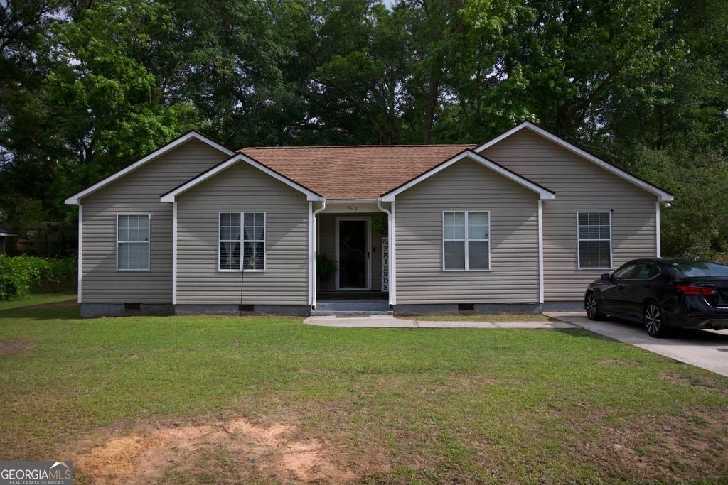 209 Maple Street, Statesboro, GA 30458