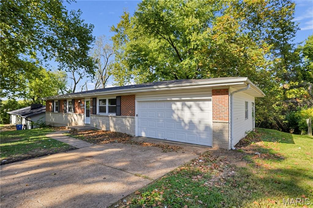 12025 Lavida Avenue, St Louis, MO 63138