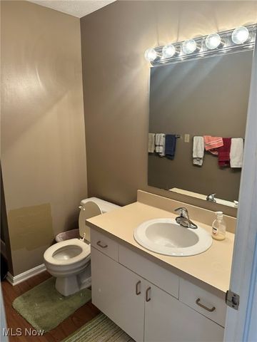 365 Village Pointe Drive A, Akron, OH 44313