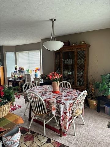 365 Village Pointe Drive A, Akron, OH 44313