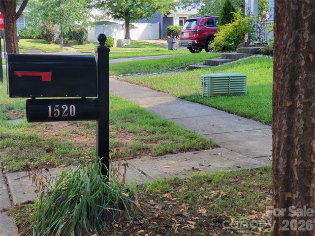 1520 Peaceful Way Drive, Charlotte, NC 28206