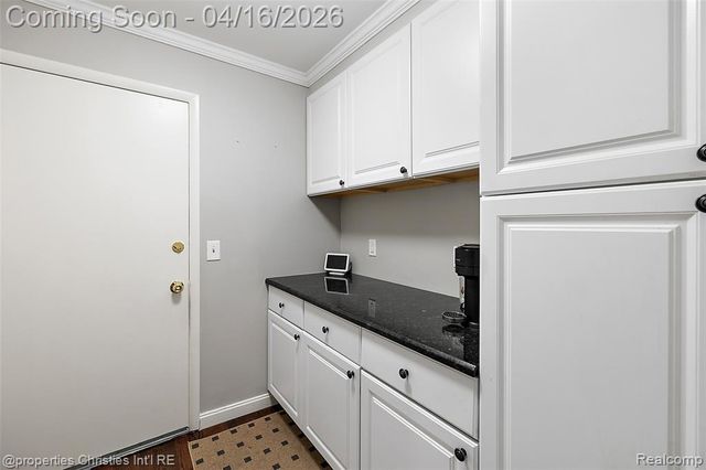 1628 Old Salem, Plymouth, MI 48170