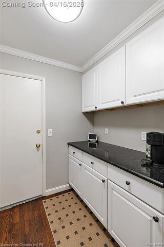 1628 Old Salem, Plymouth, MI 48170