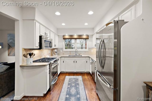 1628 Old Salem, Plymouth, MI 48170