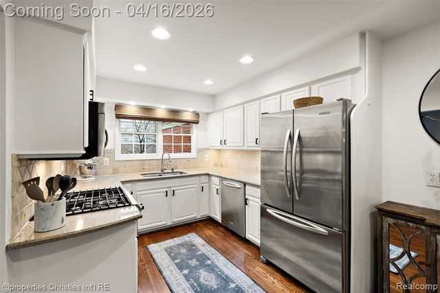 1628 Old Salem, Plymouth, MI 48170