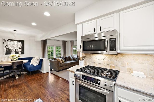 1628 Old Salem, Plymouth, MI 48170