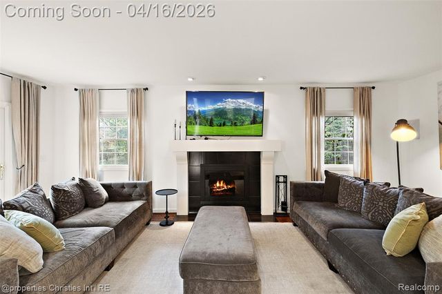 1628 Old Salem, Plymouth, MI 48170