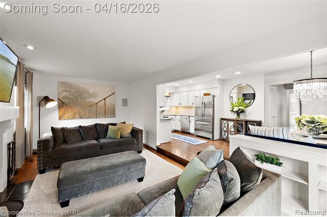 1628 Old Salem, Plymouth, MI 48170