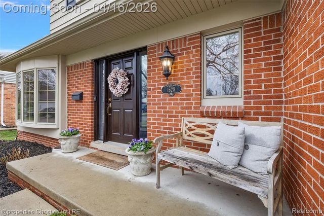 1628 Old Salem, Plymouth, MI 48170