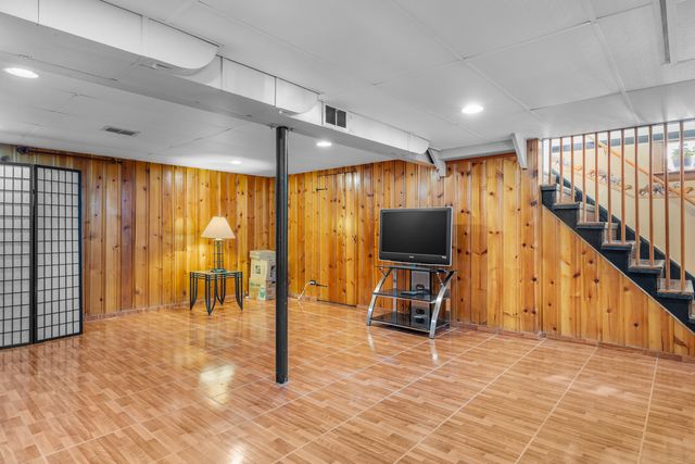 1624 Boeger Avenue, Westchester, IL 60154