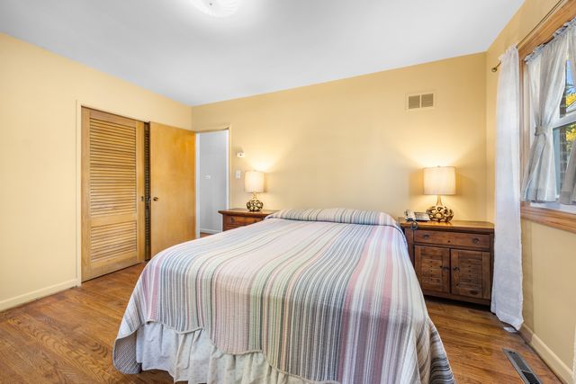 1624 Boeger Avenue, Westchester, IL 60154