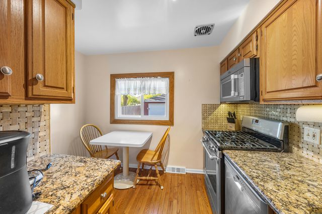 1624 Boeger Avenue, Westchester, IL 60154