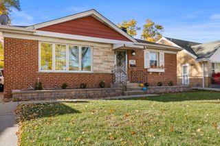 1624 Boeger Avenue, Westchester, IL 60154