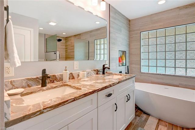 27297 Buccaneer DR, Bonita Springs, FL 34135